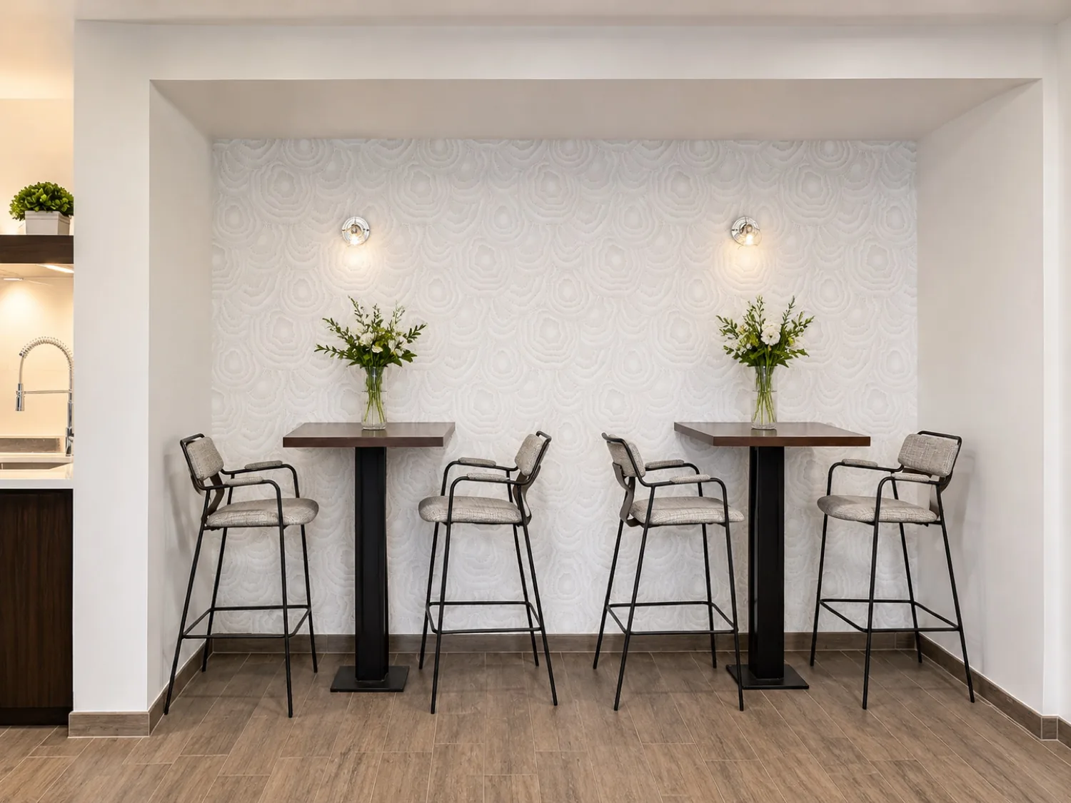 Commercial lobby with wallcovering